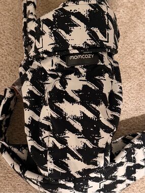 Momcozy Black & White Abstract Carrier